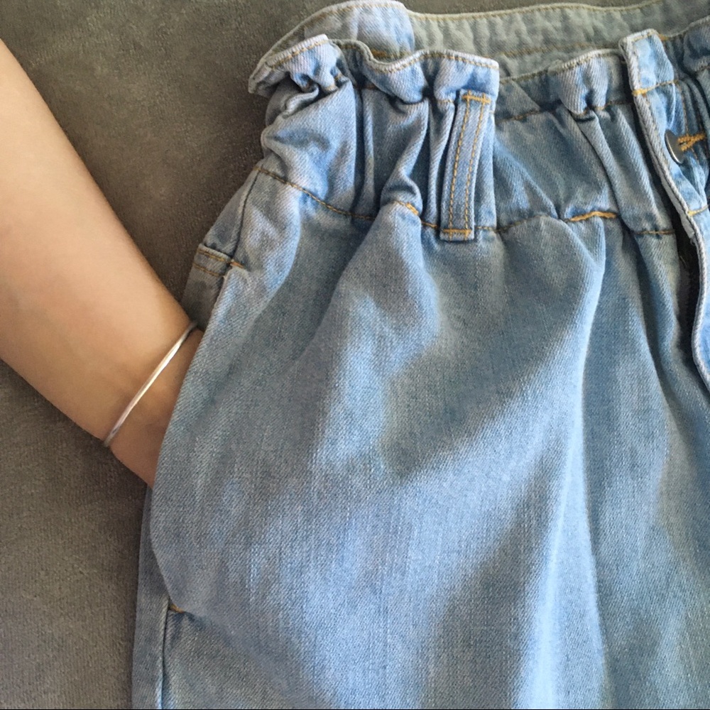 Wide leg Ruffle waist 80’s style shorts - Picture 5 of 5